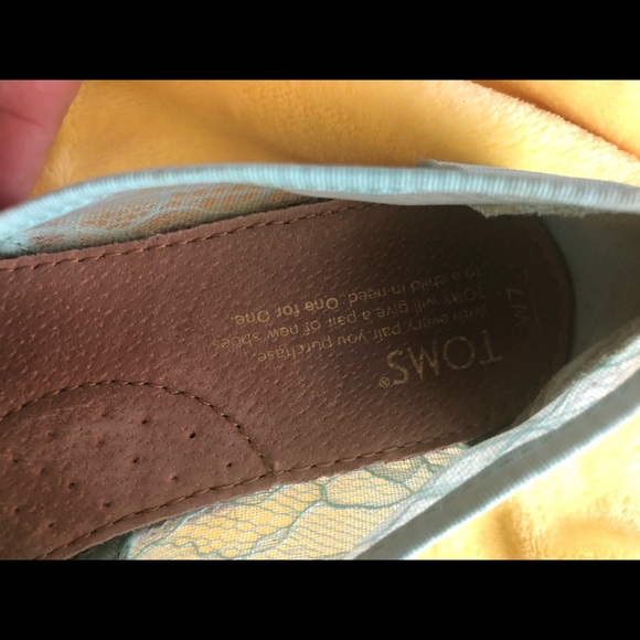 Lace Mint Green Toms - Picture 3 of 3